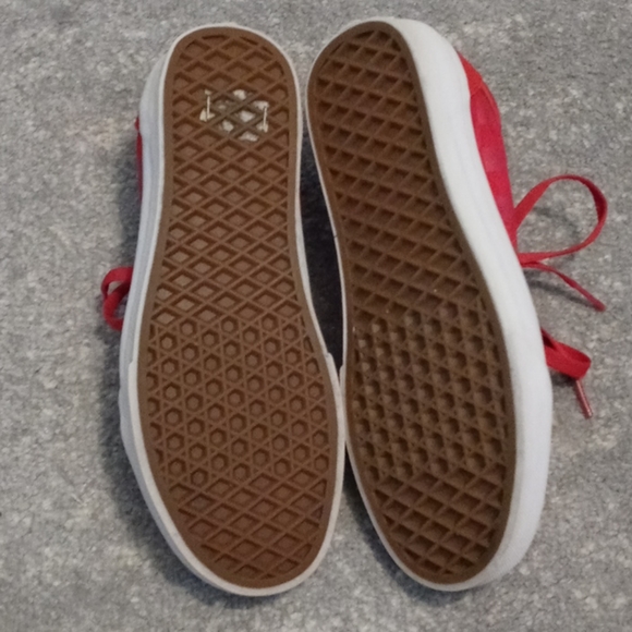 Red Vans size 7.5 woman's - Picture 3 of 7